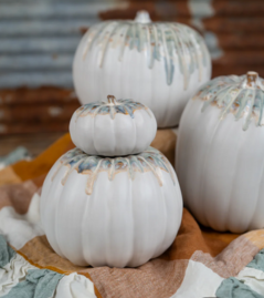 Pumpkin Figurine - Medium Magnolia